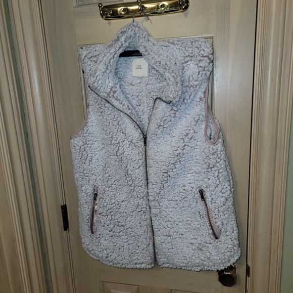 Misses sz L Thread & Supply Wubby Sherpa Tan And cream zip of Vest - Picture 6 of 9